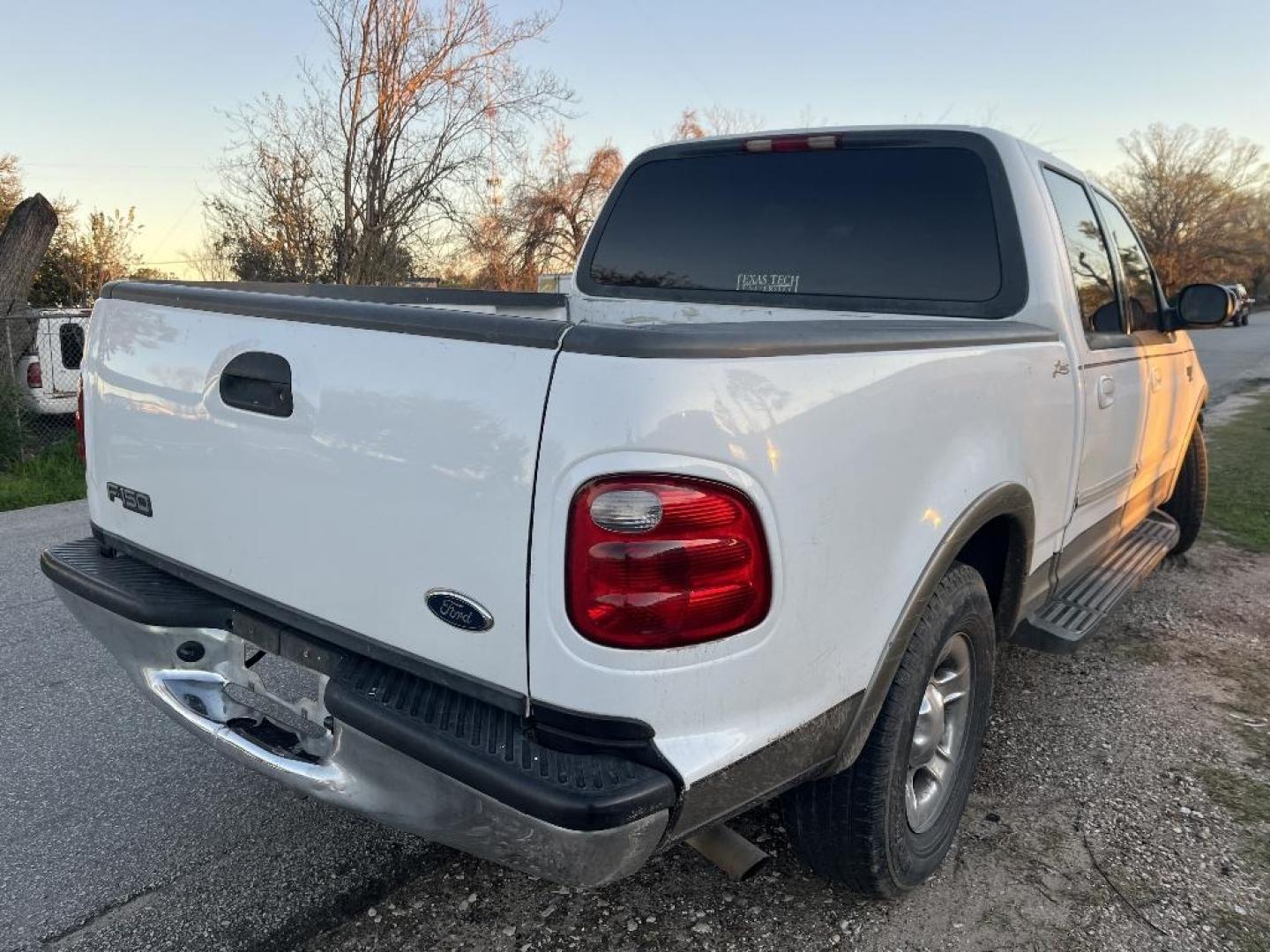 2001 WHITE FORD F-150 XLT SuperCrew 2WD (1FTRW07L31K) with an 5.4L V8 SOHC 16V engine, AUTOMATIC transmission, located at 2303 West Mt. Houston, Houston, 77038, (281) 507-3956, 29.771597, -95.339569 - Photo#3