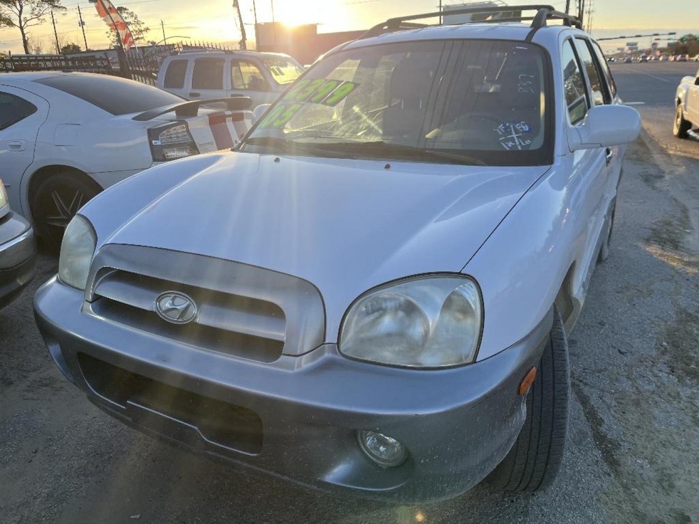 2005 WHITE HYUNDAI SANTA FE GLS 2.7L (KM8SC13D55U) with an 2.7L V6 DOHC 24V engine, AUTOMATIC transmission, located at 2303 West Mt. Houston, Houston, 77038, (281) 507-3956, 29.771597, -95.339569 - Photo#0