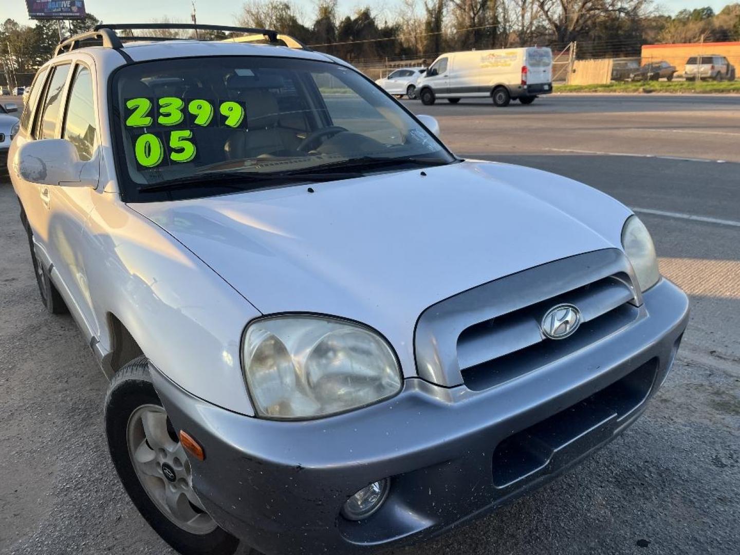 2005 WHITE HYUNDAI SANTA FE GLS 2.7L (KM8SC13D55U) with an 2.7L V6 DOHC 24V engine, AUTOMATIC transmission, located at 2303 West Mt. Houston, Houston, 77038, (281) 507-3956, 29.771597, -95.339569 - Photo#1