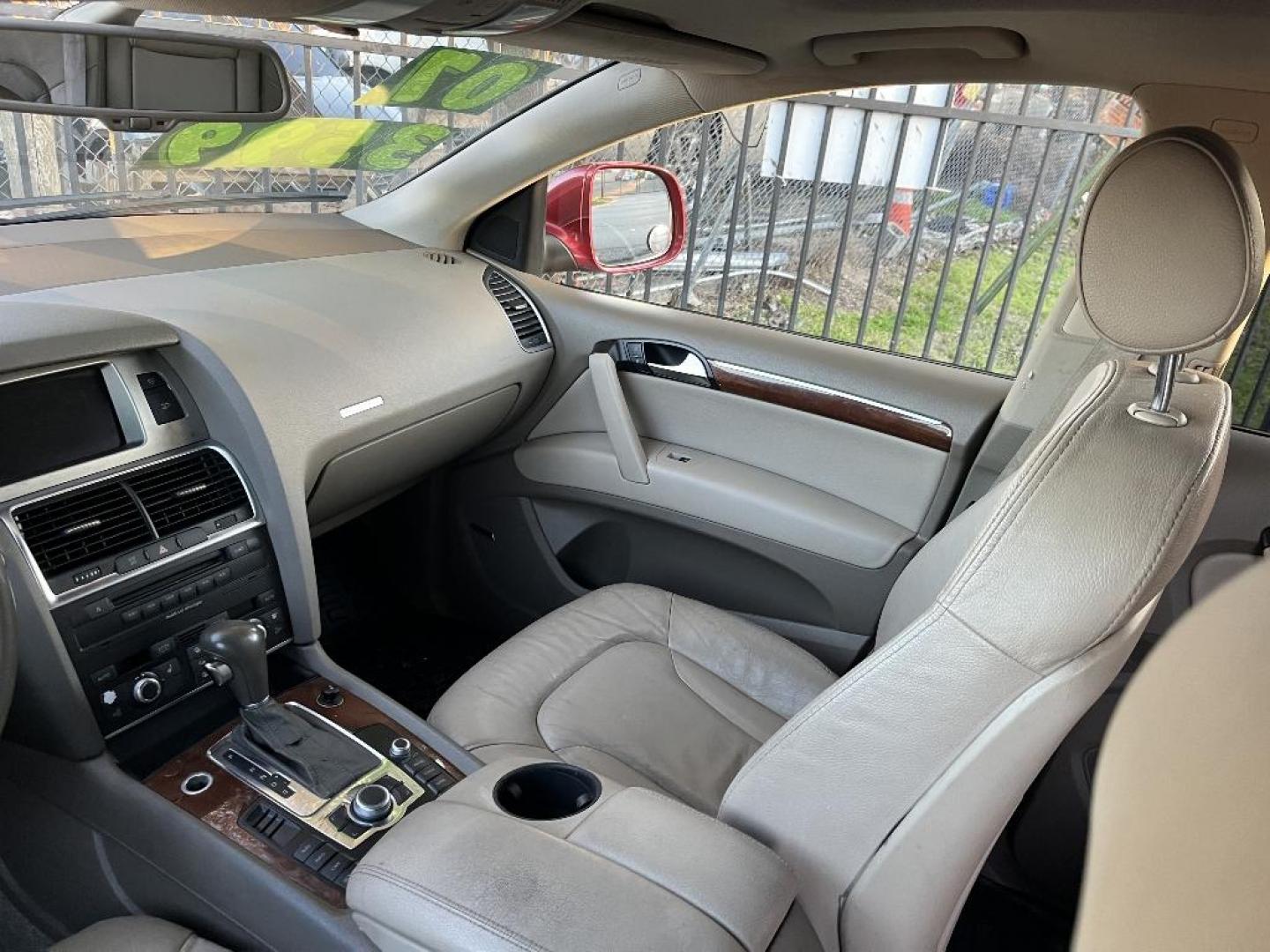 2007 RED AUDI Q7 3.6 quattro Premium (WA1BY94L57D) with an 3.6L V6 DOHC 24V engine, AUTOMATIC transmission, located at 2303 West Mt. Houston, Houston, 77038, (281) 507-3956, 29.771597, -95.339569 - Photo#6