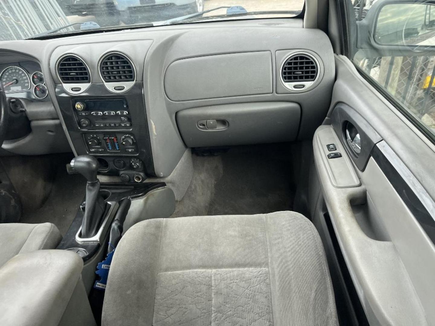 2005 WHITE GMC ENVOY XL SLE 2WD (1GKES16S856) with an 4.2L L6 DOHC 24V engine, AUTOMATIC transmission, located at 2303 West Mt. Houston, Houston, 77038, (281) 507-3956, 29.771597, -95.339569 - Photo#3