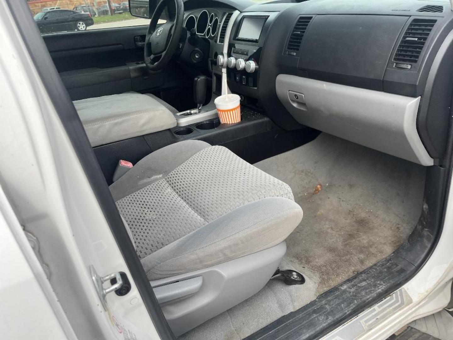 2007 WHITE TOYOTA TUNDRA SR5 CrewMax 2WD (5TBET54177S) with an 5.7L V8 DOHC 32V engine, AUTOMATIC transmission, located at 2303 West Mt. Houston, Houston, 77038, (281) 507-3956, 29.771597, -95.339569 - Photo#6