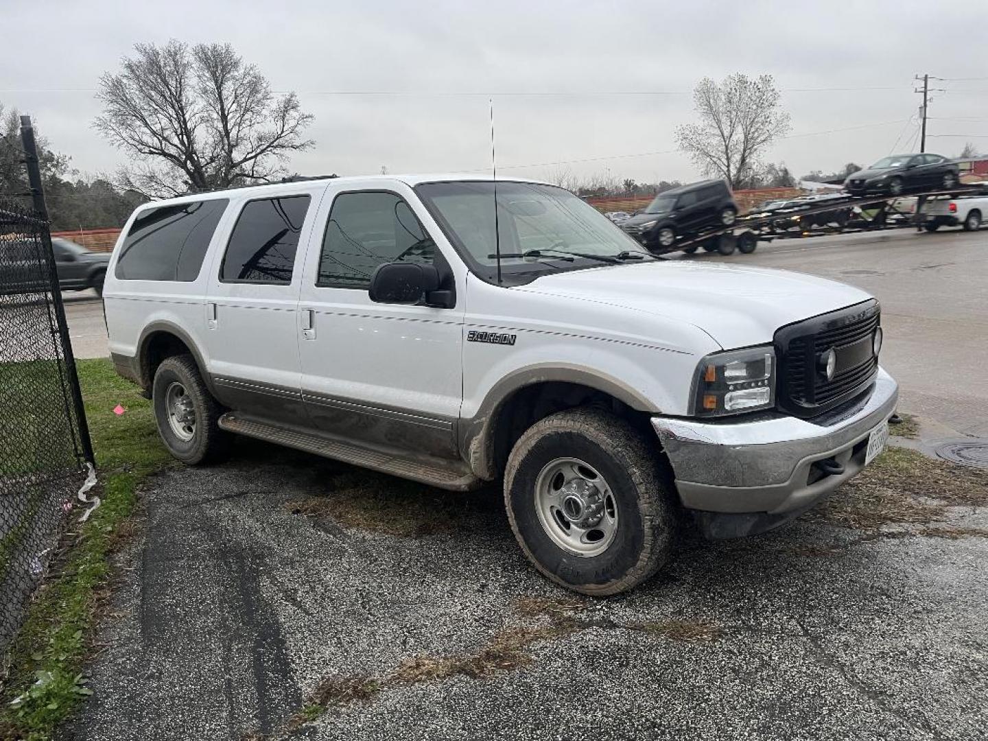 2002 WHITE FORD EXCURSION Limited 6.8L 4WD (1FMNU43S52E) with an 6.8L V10 SOHC 20V engine, AUTOMATIC transmission, located at 2303 West Mt. Houston, Houston, 77038, (281) 507-3956, 29.771597, -95.339569 - Photo#0