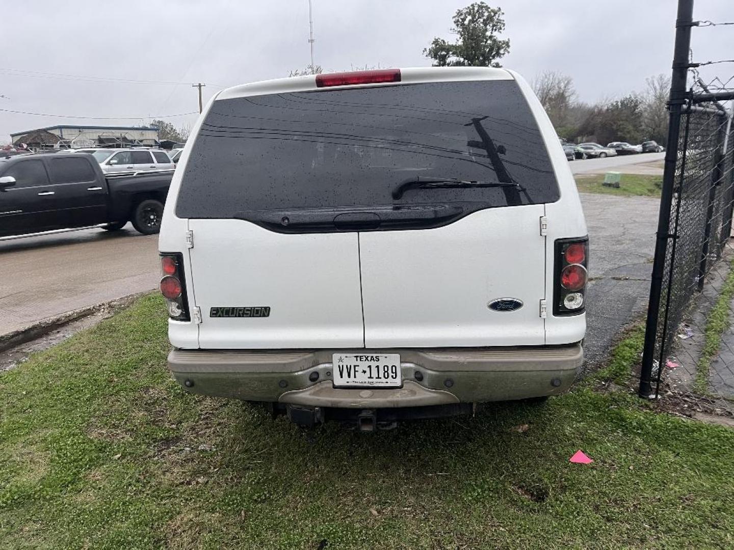 2002 WHITE FORD EXCURSION Limited 6.8L 4WD (1FMNU43S52E) with an 6.8L V10 SOHC 20V engine, AUTOMATIC transmission, located at 2303 West Mt. Houston, Houston, 77038, (281) 507-3956, 29.771597, -95.339569 - Photo#1