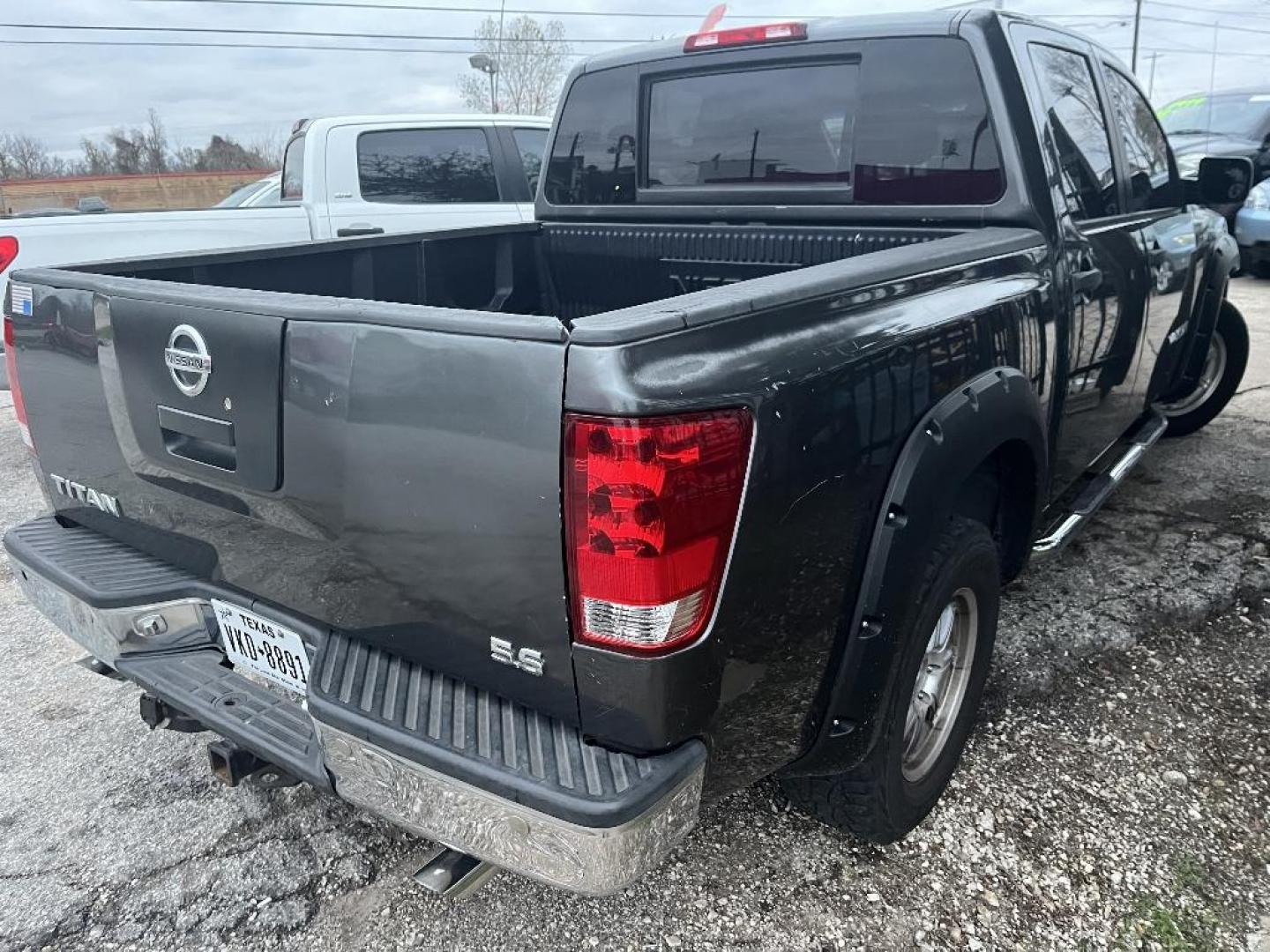 2005 GRAY NISSAN TITAN XE Crew Cab 2WD (1N6BA07A55N) with an 5.6L V8 DOHC 32V FFV engine, AUTOMATIC transmission, located at 2303 West Mt. Houston, Houston, 77038, (281) 507-3956, 29.771597, -95.339569 - Photo#3