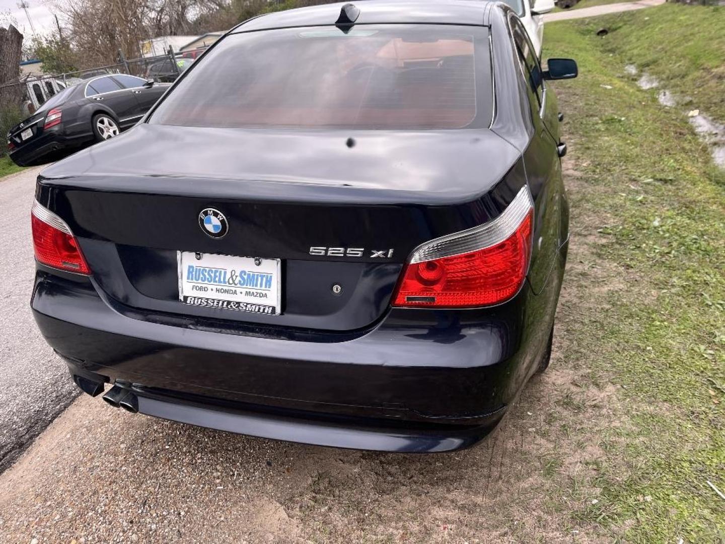 2007 BLACK BMW 5-SERIES 525xi (WBANF33517C) with an 3.0L L6 DOHC 24V engine, AUTOMATIC transmission, located at 2303 West Mt. Houston, Houston, 77038, (281) 507-3956, 29.771597, -95.339569 - Photo#1