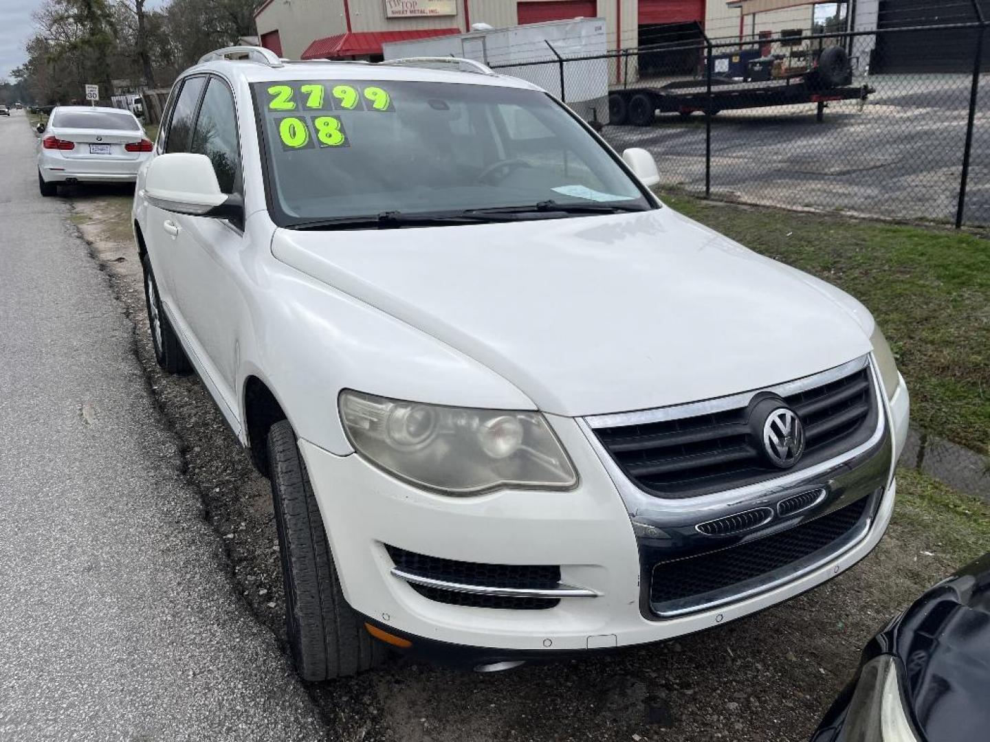 2008 WHITE VOLKSWAGEN TOUAREG VR6 FSI (WVGBE77L28D) with an 3.6L V6 DOHC 24V engine, AUTOMATIC transmission, located at 2303 West Mt. Houston, Houston, 77038, (281) 507-3956, 29.771597, -95.339569 - Photo#0