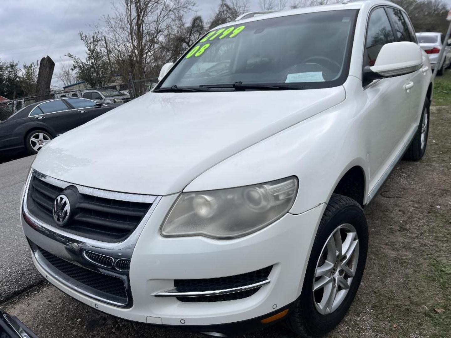 2008 WHITE VOLKSWAGEN TOUAREG VR6 FSI (WVGBE77L28D) with an 3.6L V6 DOHC 24V engine, AUTOMATIC transmission, located at 2303 West Mt. Houston, Houston, 77038, (281) 507-3956, 29.771597, -95.339569 - Photo#1