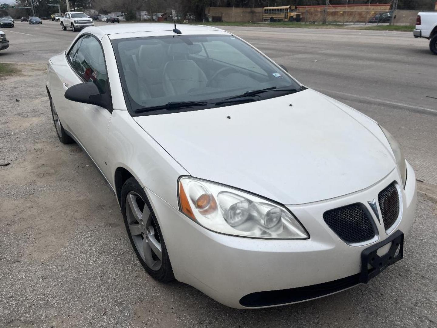 2009 WHITE PONTIAC G6 GT Convertible (1G2ZH36NX94) with an 3.5L V6 OHV 12V engine, AUTOMATIC transmission, located at 2303 West Mt. Houston, Houston, 77038, (281) 507-3956, 29.771597, -95.339569 - Photo#0