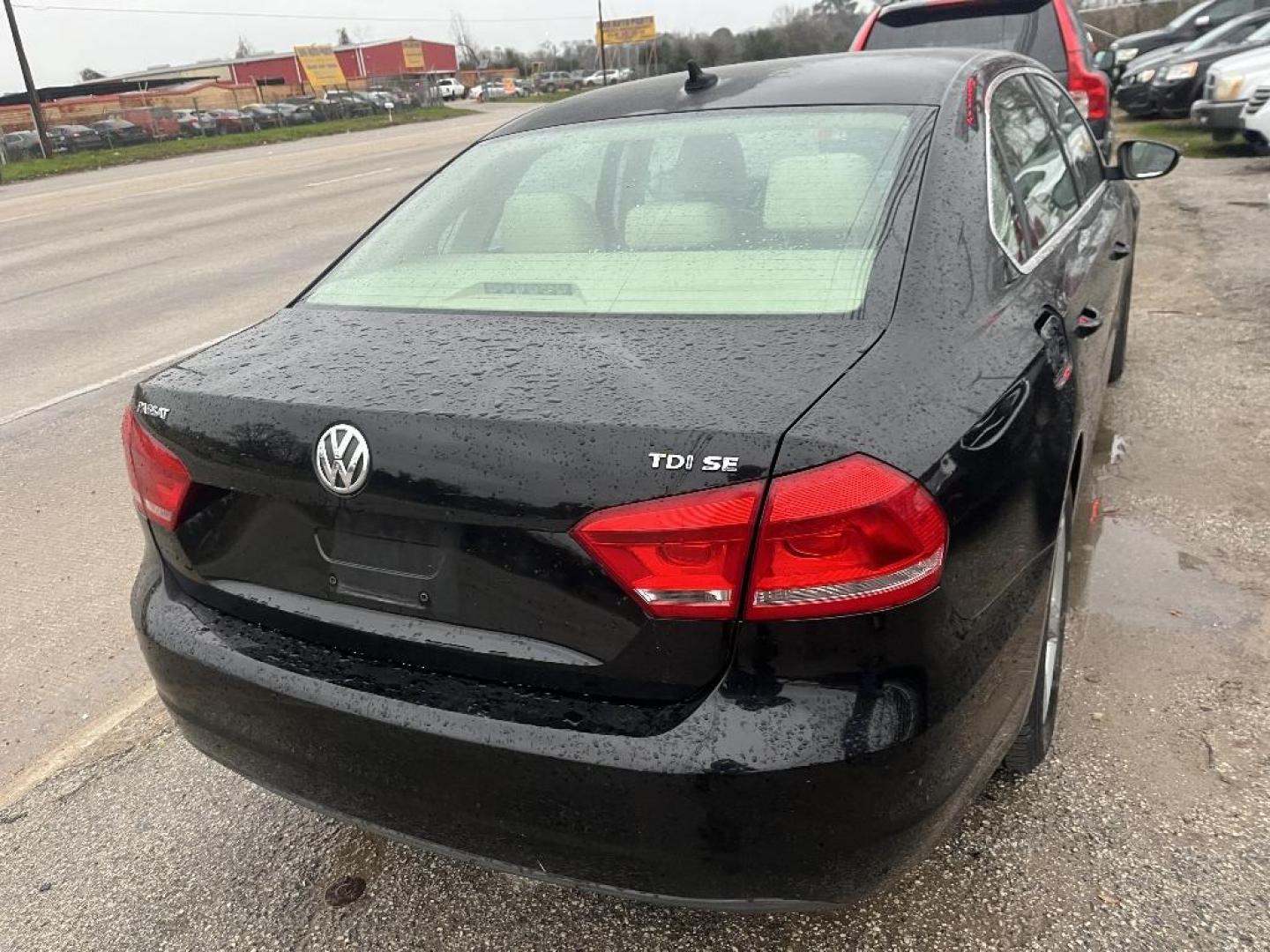 2012 BLACK VOLKSWAGEN PASSAT 2.0L TDI SE MT (1VWBN7A36CC) with an 2.0L L4 DOHC 16V TURBO DIESEL engine, AUTOMATIC transmission, located at 2303 West Mt. Houston, Houston, 77038, (281) 507-3956, 29.771597, -95.339569 - Photo#8