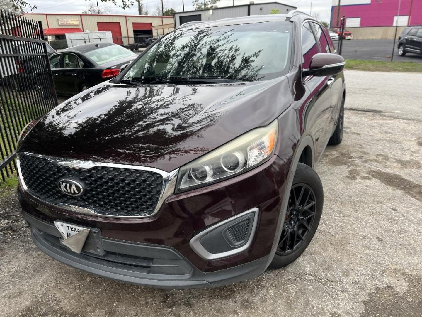 2016 RED KIA SORENTO LX V6 2WD (5XYPG4A51GG) with an 3.3L V6 DOHC 24V engine, AUTOMATIC transmission, located at 2303 West Mt. Houston, Houston, 77038, (281) 507-3956, 29.771597, -95.339569 - Photo#6