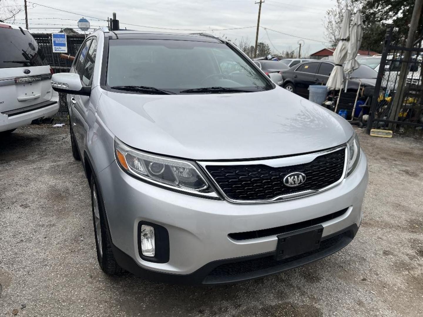 2014 GRAY KIA SORENTO EX V6 2WD (5XYKU4A75EG) with an 3.3L V6 DOHC 24V engine, AUTOMATIC transmission, located at 2303 West Mt. Houston, Houston, 77038, (281) 507-3956, 29.771597, -95.339569 - Photo#1