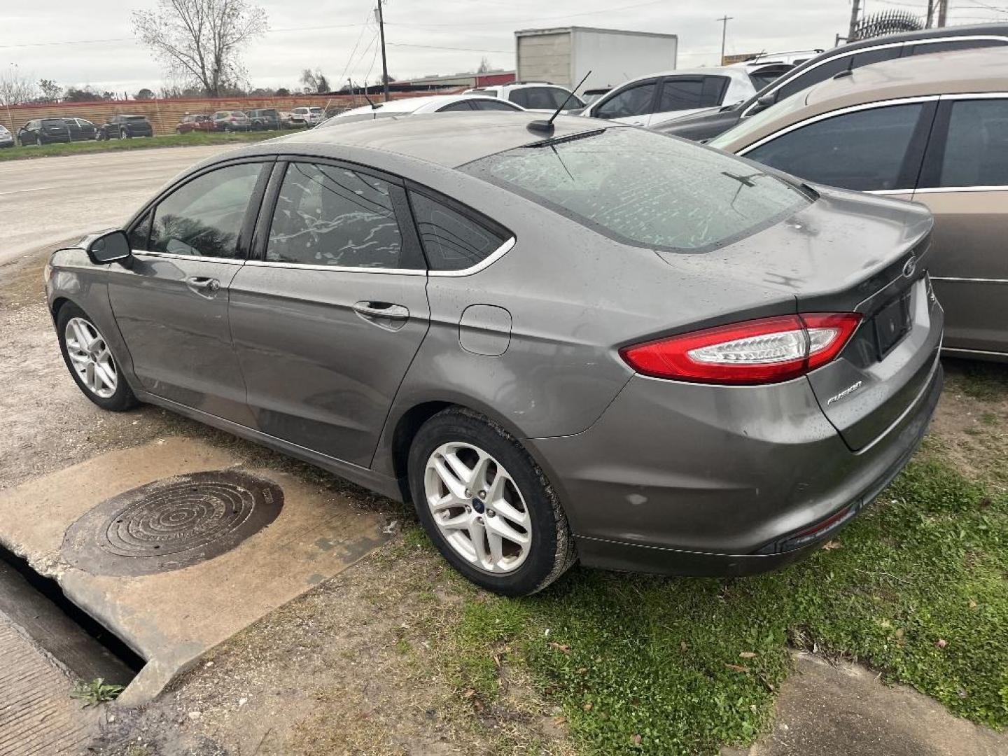 2014 GRAY FORD FUSION SE (3FA6P0H7XER) with an 2.5L L4 DOHC 16V engine, AUTOMATIC transmission, located at 2303 West Mt. Houston, Houston, 77038, (281) 507-3956, 29.771597, -95.339569 - Photo#6