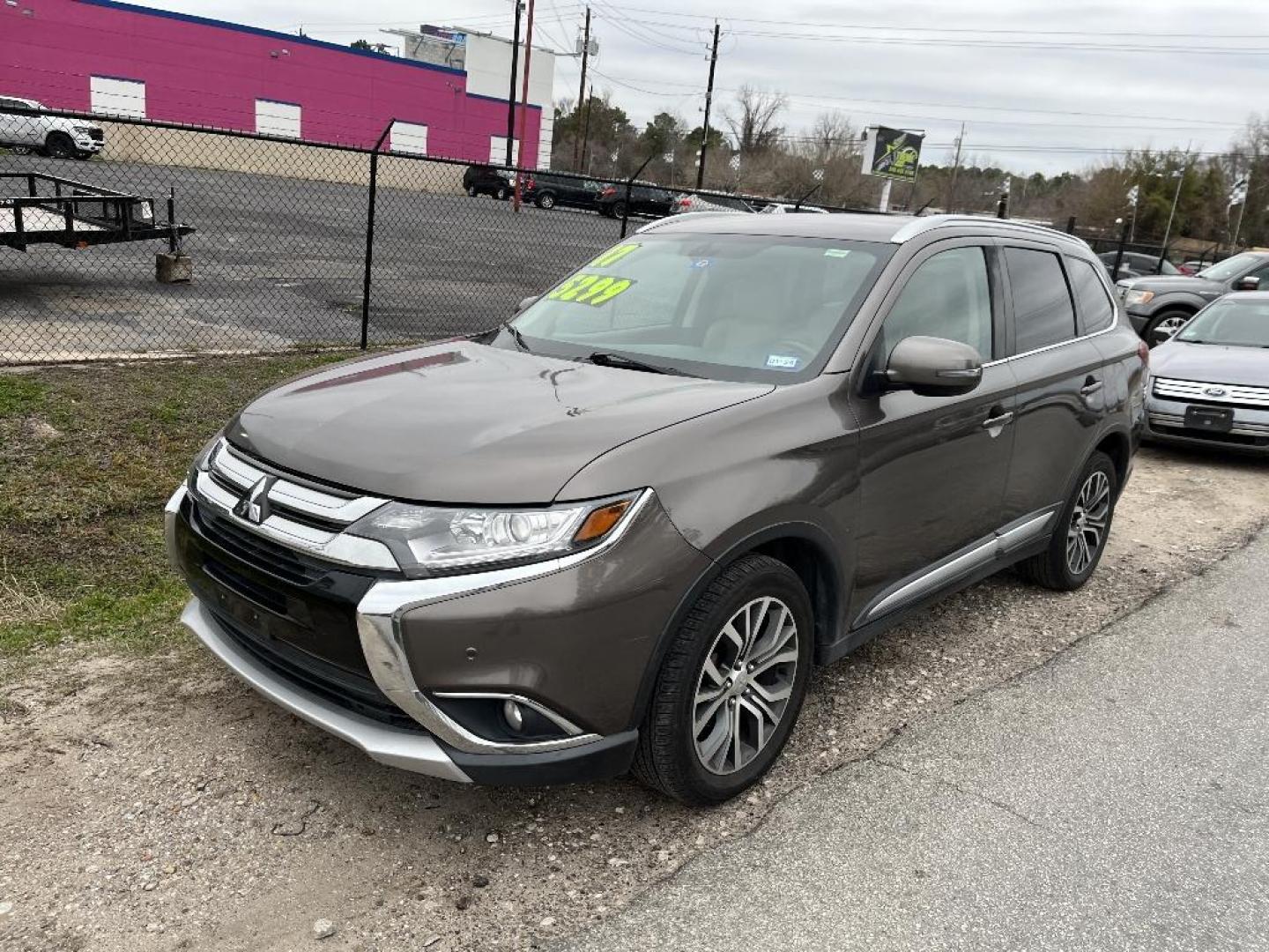 2017 GRAY MITSUBISHI OUTLANDER SE 2WD (JA4AD3A36HZ) with an 2.4L L4 DOHC 16V engine, AUTOMATIC transmission, located at 2303 West Mt. Houston, Houston, 77038, (281) 507-3956, 29.771597, -95.339569 - Photo#1