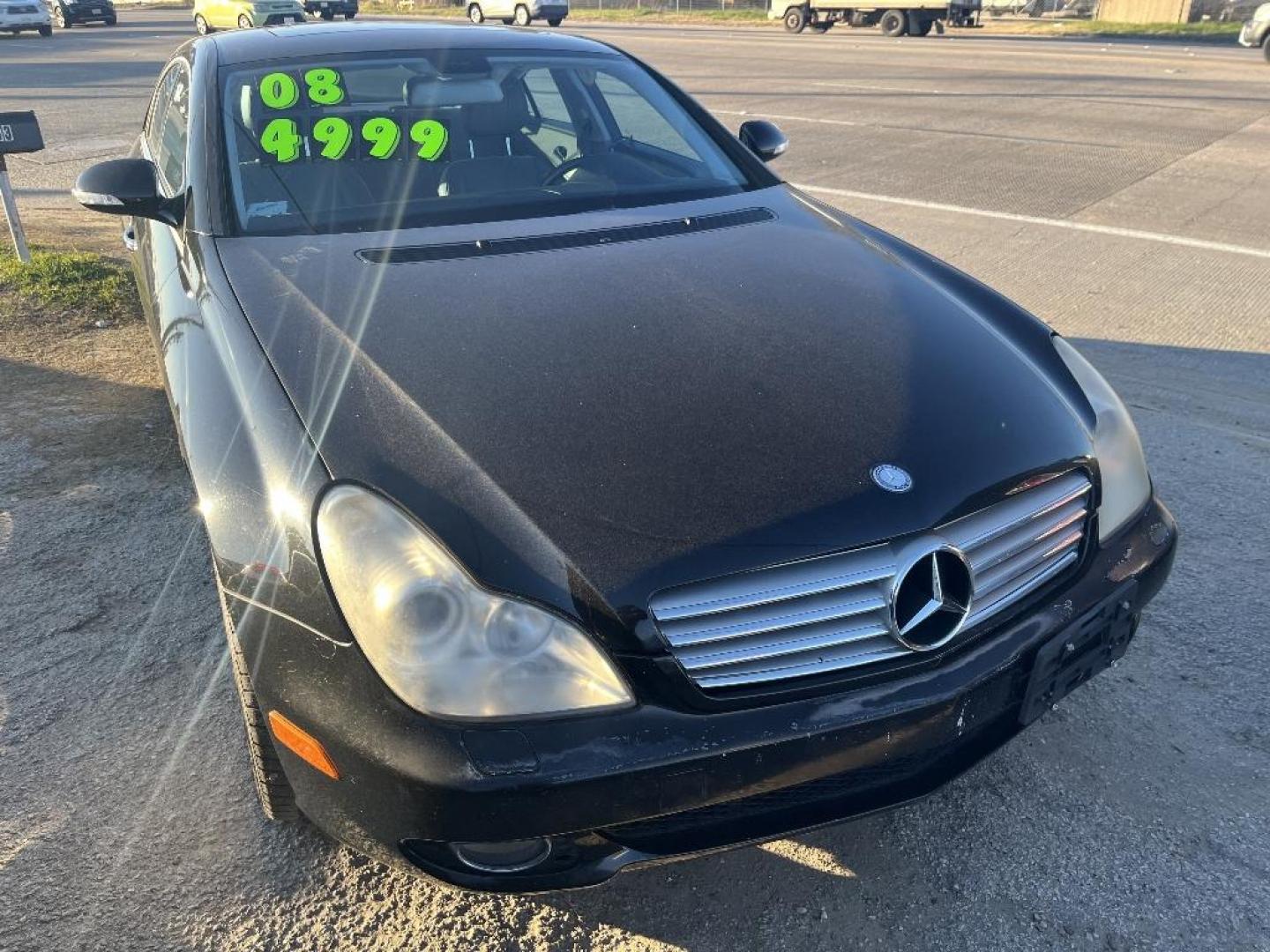 2008 BLACK MERCEDES-BENZ CLS-CLASS CLS550 4-Door Coupe (WDDDJ72X28A) with an 5.5L V8 DOHC 32V engine, AUTOMATIC transmission, located at 2303 West Mt. Houston, Houston, 77038, (281) 507-3956, 29.771597, -95.339569 - Photo#0