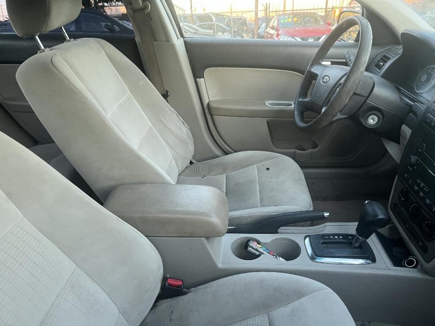 2007 BROWN FORD FUSION V6 SE (3FAHP07127R) with an 3.0L V6 DOHC 24V engine, AUTOMATIC transmission, located at 2303 West Mt. Houston, Houston, 77038, (281) 507-3956, 29.771597, -95.339569 - Photo#2