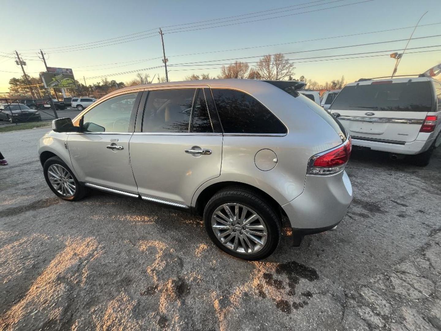 2011 GRAY LINCOLN MKX FWD (2LMDJ6JK4BB) with an 3.7L V6 DOHC 24V engine, AUTOMATIC transmission, located at 2303 West Mt. Houston, Houston, 77038, (281) 507-3956, 29.771597, -95.339569 - Photo#1