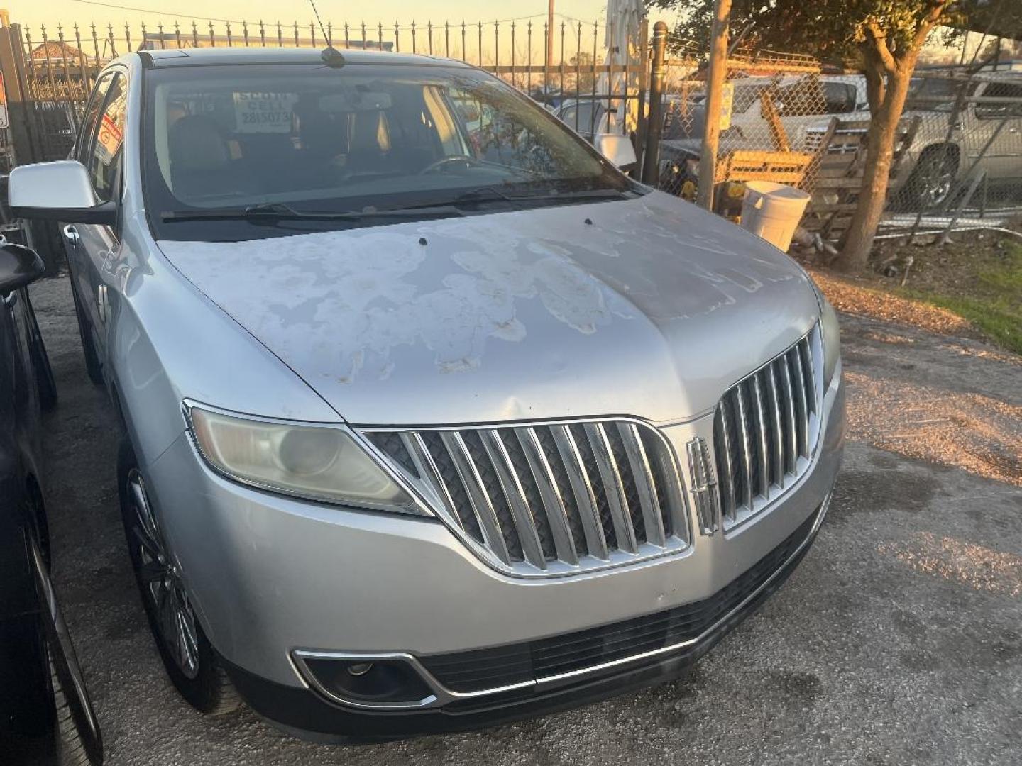 2011 GRAY LINCOLN MKX FWD (2LMDJ6JK4BB) with an 3.7L V6 DOHC 24V engine, AUTOMATIC transmission, located at 2303 West Mt. Houston, Houston, 77038, (281) 507-3956, 29.771597, -95.339569 - Photo#3