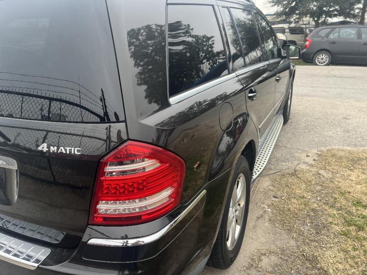 2011 BLACK MERCEDES-BENZ GL-CLASS GL450 4MATIC (4JGBF7BE4BA) with an 4.7L V8 DOHC 32V engine, AUTOMATIC transmission, located at 2303 West Mt. Houston, Houston, 77038, (281) 507-3956, 29.771597, -95.339569 - Photo#5