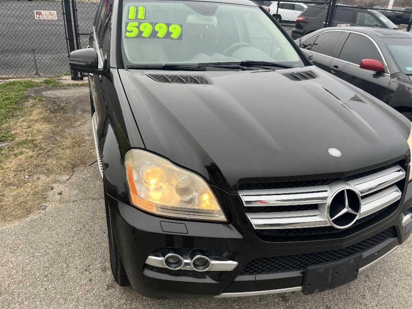 2011 BLACK MERCEDES-BENZ GL-CLASS GL450 4MATIC (4JGBF7BE4BA) with an 4.7L V8 DOHC 32V engine, AUTOMATIC transmission, located at 2303 West Mt. Houston, Houston, 77038, (281) 507-3956, 29.771597, -95.339569 - Photo#6