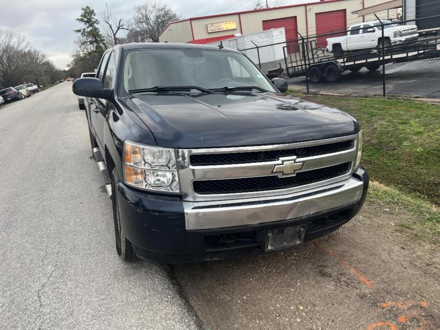 2008 BLUE CHEVROLET SILVERADO 1500 LS Crew Cab 2WD (3GCEC13J78G) with an 5.3L V8 OHV 16V engine, AUTOMATIC transmission, located at 2303 West Mt. Houston, Houston, 77038, (281) 507-3956, 29.771597, -95.339569 - Photo#0