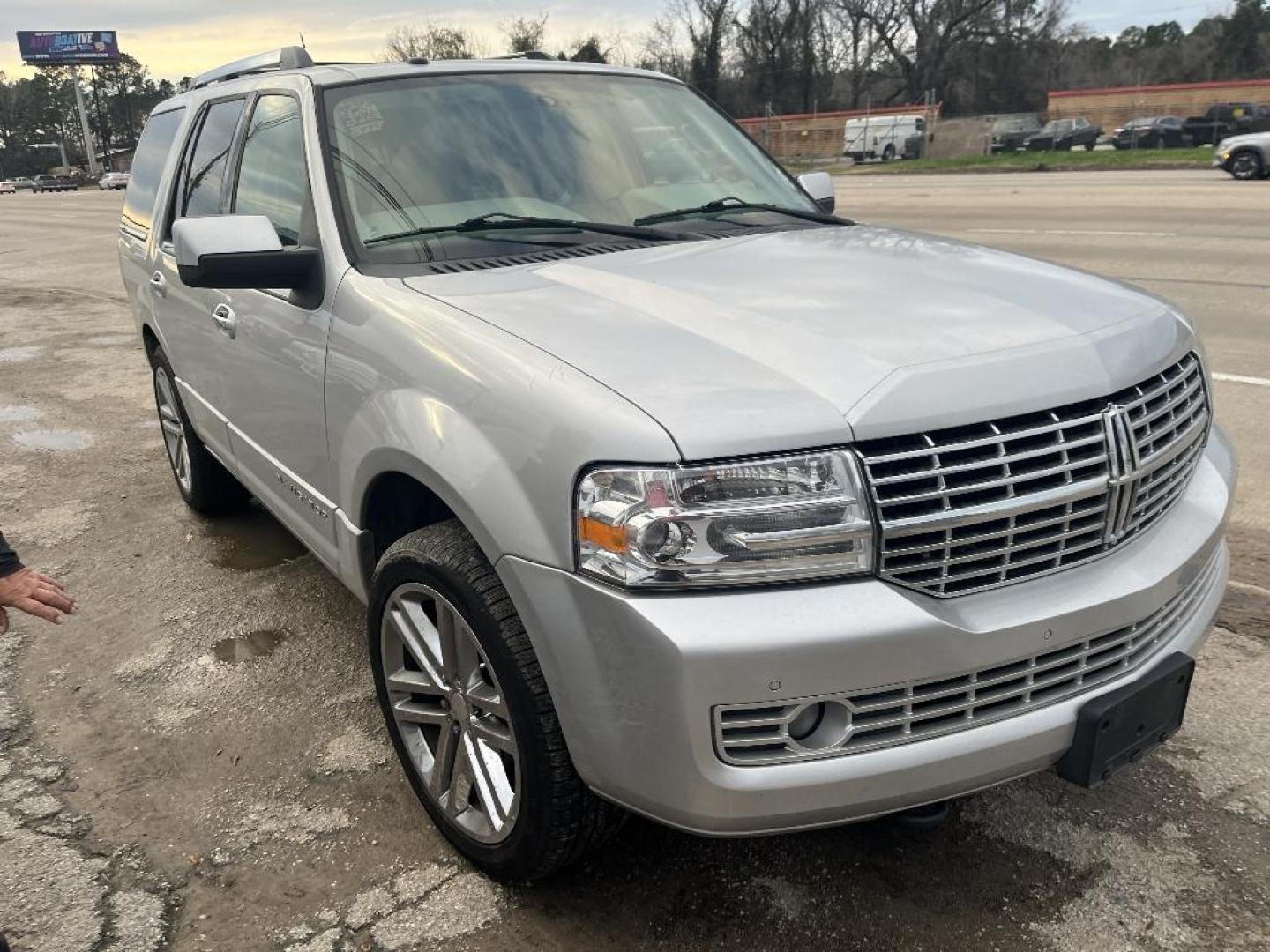 2013 GRAY LINCOLN NAVIGATOR 2WD (5LMJJ2H58DE) with an 5.4L V8 SOHC 24V engine, AUTOMATIC transmission, located at 2303 West Mt. Houston, Houston, 77038, (281) 507-3956, 29.771597, -95.339569 - Photo#0