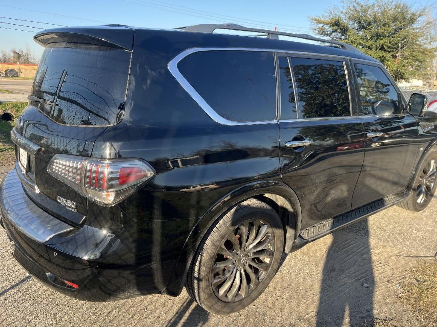 2017 BLUE INFINITI QX80 4WD (JN8AZ2NE7H9) with an 5.6L V8 DOHC 32V engine, AUTOMATIC transmission, located at 2303 West Mt. Houston, Houston, 77038, (281) 507-3956, 29.771597, -95.339569 - Photo#4