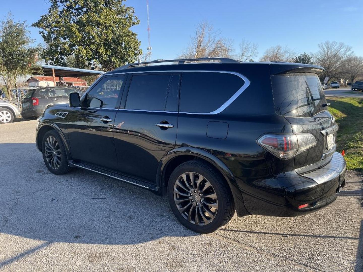 2017 BLUE INFINITI QX80 4WD (JN8AZ2NE7H9) with an 5.6L V8 DOHC 32V engine, AUTOMATIC transmission, located at 2303 West Mt. Houston, Houston, 77038, (281) 507-3956, 29.771597, -95.339569 - Photo#5