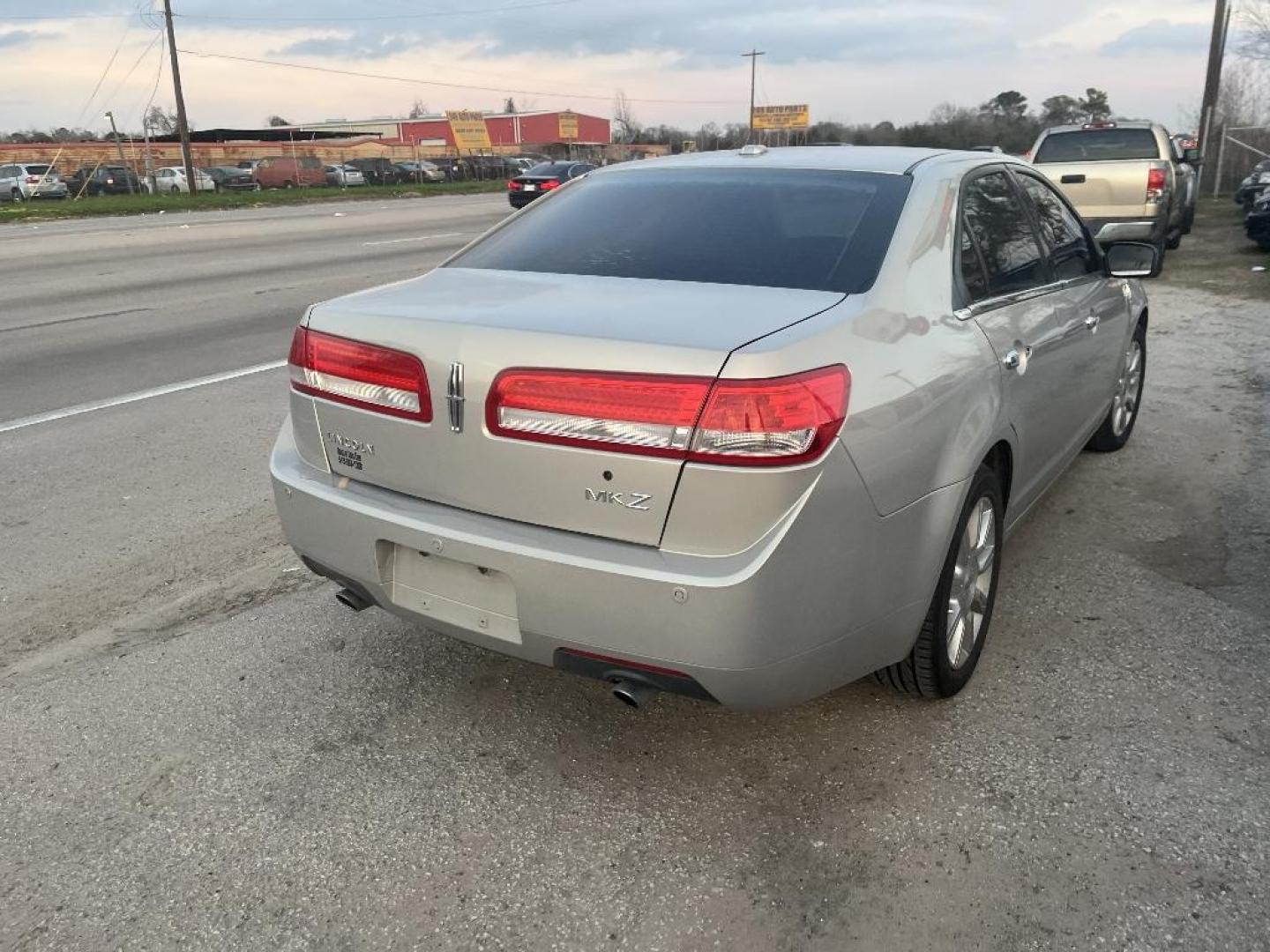 2010 GRAY LINCOLN MKZ FWD (3LNHL2GC2AR) with an 3.5L V6 DOHC 24V engine, AUTOMATIC transmission, located at 2303 West Mt. Houston, Houston, 77038, (281) 507-3956, 29.771597, -95.339569 - Photo#1