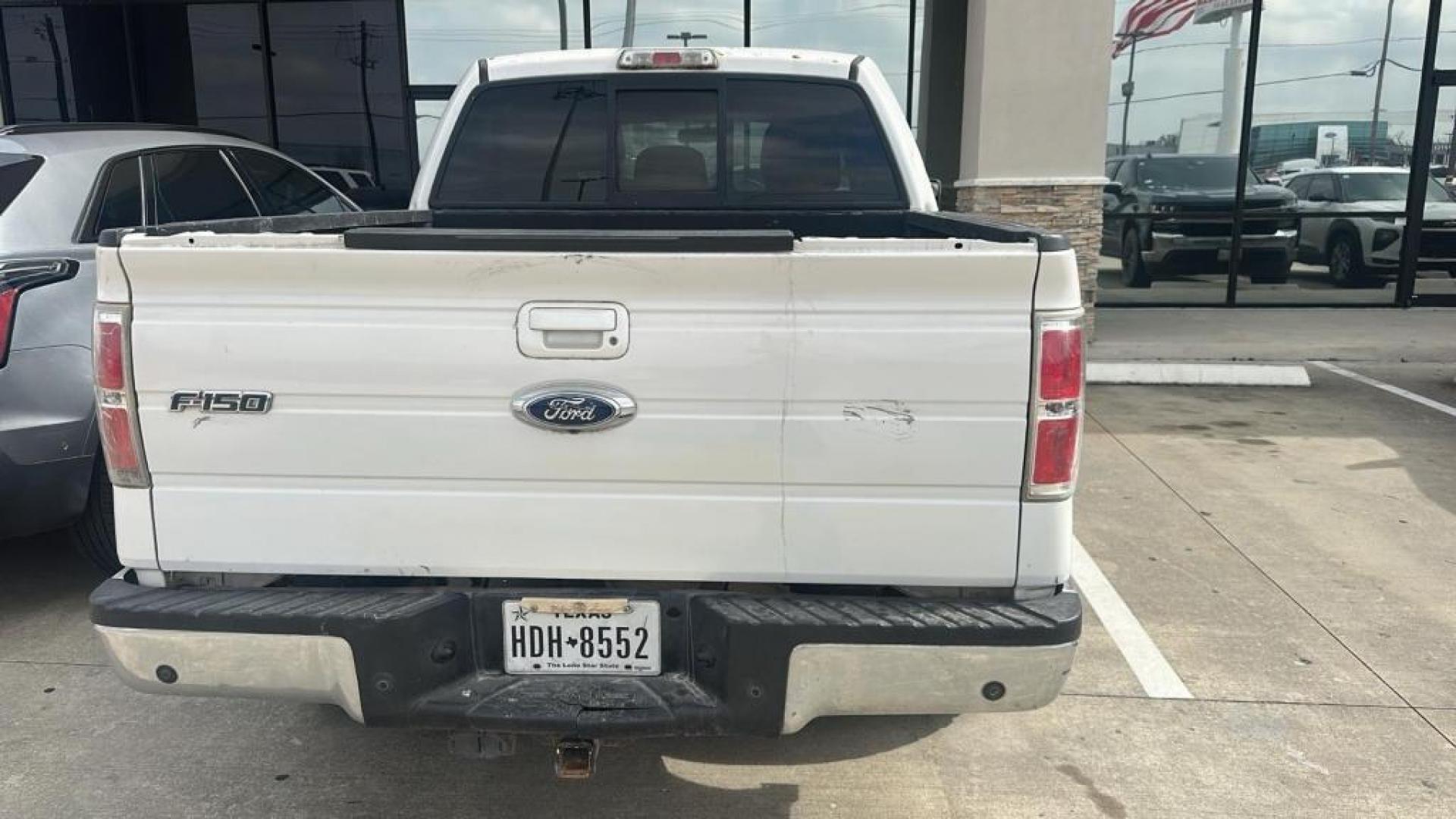 2011 WHITE FORD F-150 Platinum SuperCrew 6.5-ft. Bed 2WD (1FTFW1CT5BF) with an 3.5L V6 TURBO engine, AUTOMATIC transmission, located at 2303 West Mt. Houston, Houston, 77038, (281) 507-3956, 29.771597, -95.339569 - Photo#2