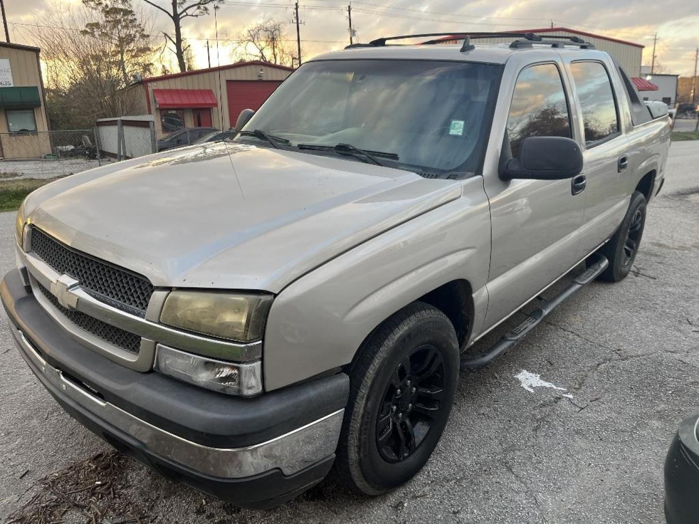 2006 GRAY CHEVROLET AVALANCHE 1500 2WD (3GNEC12Z36G) with an 5.3L V8 OHV 16V FFV engine, AUTOMATIC transmission, located at 2303 West Mt. Houston, Houston, 77038, (281) 507-3956, 29.771597, -95.339569 - Photo#0