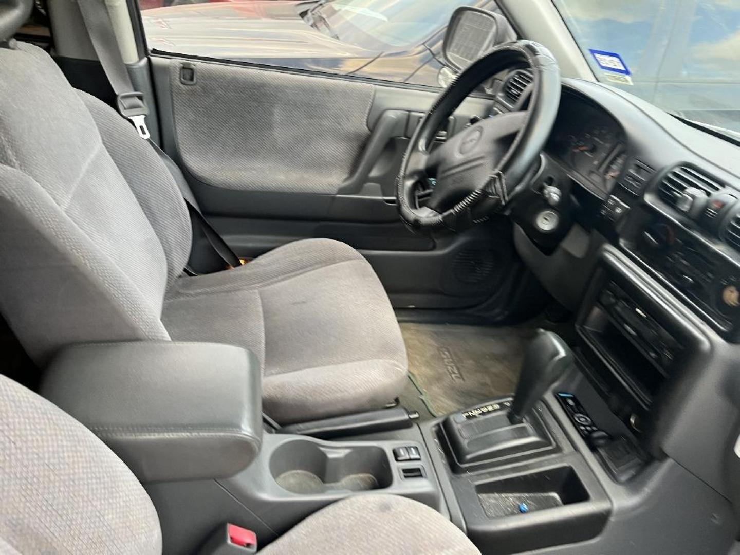 1999 SILVER ISUZU RODEO S V6 2WD (4S2CK58W6X4) with an 3.2L V6 DOHC 24V engine, AUTOMATIC transmission, located at 2303 West Mt. Houston, Houston, 77038, (281) 507-3956, 29.771597, -95.339569 - Photo#3