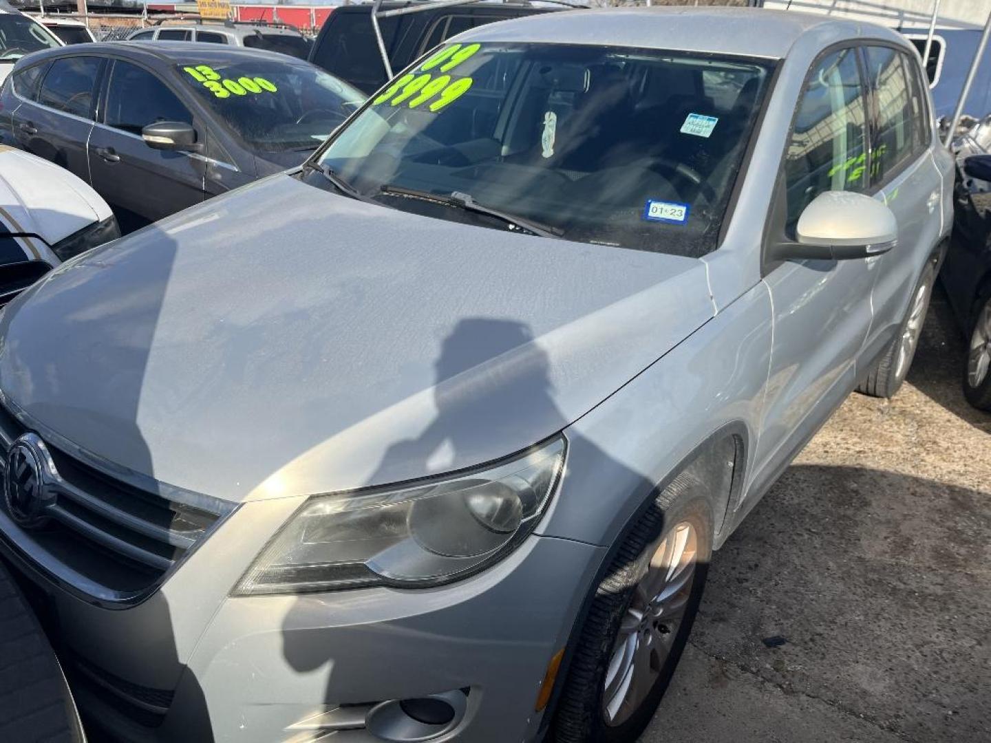 2009 GRAY VOLKSWAGEN TIGUAN S (WVGAV75N19W) with an 2.0L L4 DOHC 16V TURBO engine, AUTOMATIC transmission, located at 2303 West Mt. Houston, Houston, 77038, (281) 507-3956, 29.771597, -95.339569 - Photo#0