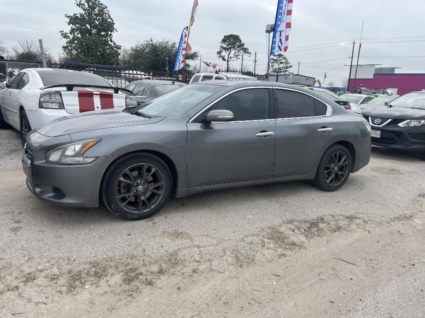 2014 GRAY NISSAN MAXIMA SV (1N4AA5AP8EC) with an 3.5L V6 DOHC 24V engine, AUTOMATIC transmission, located at 2303 West Mt. Houston, Houston, 77038, (281) 507-3956, 29.771597, -95.339569 - Photo#5