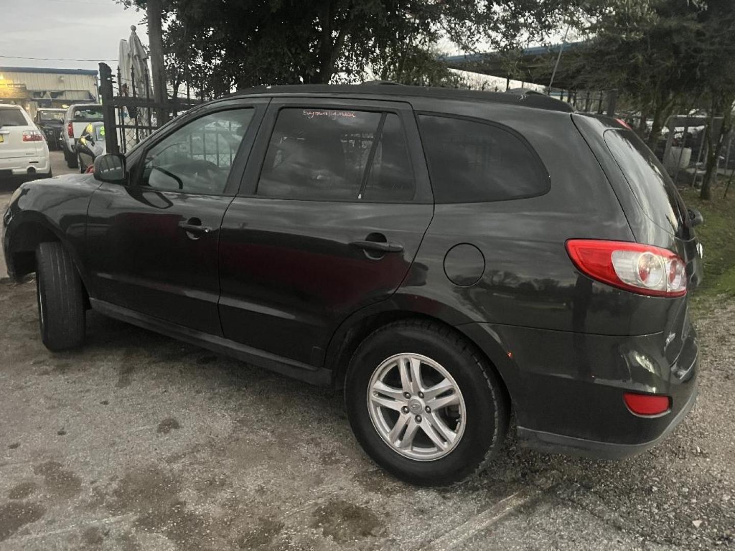 2010 BLACK HYUNDAI SANTA FE GLS 2.4 FWD (5NMSG3AB0AH) with an 2.4L L4 DOHC 16V engine, AUTOMATIC transmission, located at 2303 West Mt. Houston, Houston, 77038, (281) 507-3956, 29.771597, -95.339569 - Photo#1