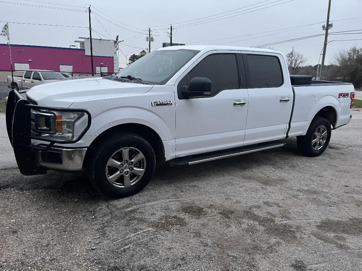 2019 WHITE FORD F-150 XL SuperCrew 6.5-ft. Bed 4WD (1FTFW1E59KK) with an 5.0L V8 OHV 16V engine, AUTOMATIC transmission, located at 2303 West Mt. Houston, Houston, 77038, (281) 507-3956, 29.771597, -95.339569 - Photo#2