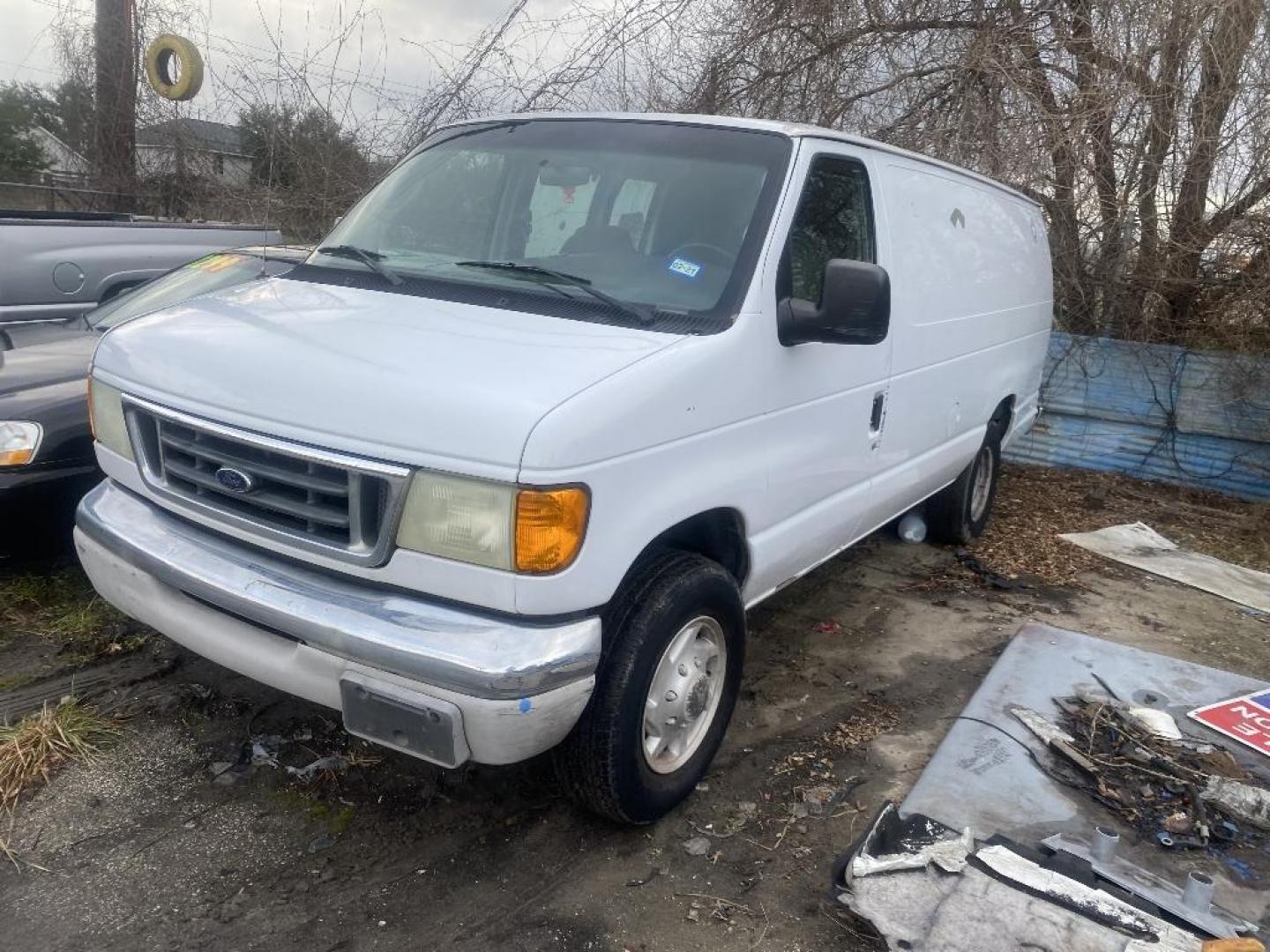 2004 WHITE FORD ECONOLINE E-250 Extended (1FTNS24W64H) with an 4.6L V8 SOHC 16V engine, AUTOMATIC transmission, located at 2303 West Mt. Houston, Houston, 77038, (281) 507-3956, 29.771597, -95.339569 - Photo#0