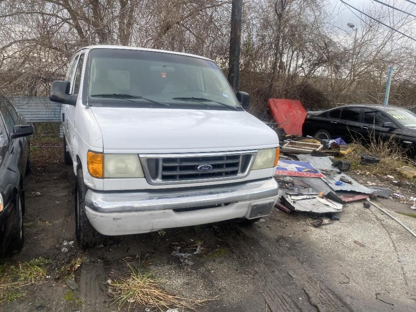 2004 WHITE FORD ECONOLINE E-250 Extended (1FTNS24W64H) with an 4.6L V8 SOHC 16V engine, AUTOMATIC transmission, located at 2303 West Mt. Houston, Houston, 77038, (281) 507-3956, 29.771597, -95.339569 - Photo#1