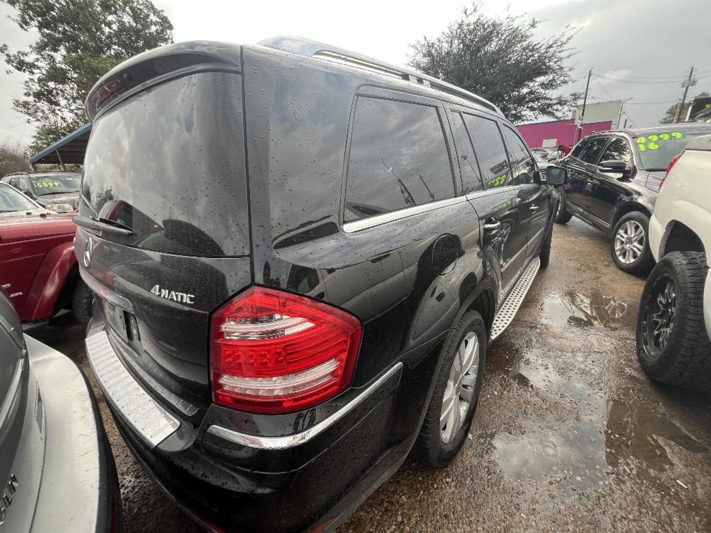 2011 BLACK MERCEDES-BENZ GL-CLASS GL450 4MATIC (4JGBF7BE0BA) with an 4.7L V8 DOHC 32V engine, AUTOMATIC transmission, located at 2303 West Mt. Houston, Houston, 77038, (281) 507-3956, 29.771597, -95.339569 - Photo#5