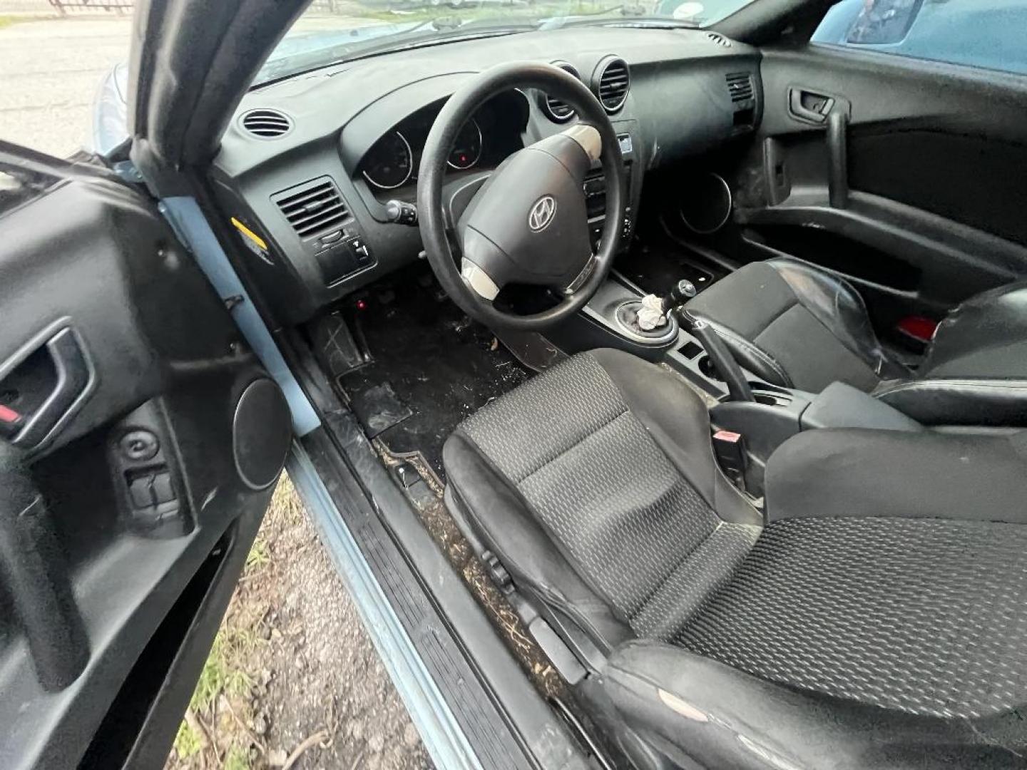 2007 BLUE HYUNDAI TIBURON GS (KMHHM66D47U) with an 2.0L L4 DOHC 16V engine, MANUAL transmission, located at 2303 West Mt. Houston, Houston, 77038, (281) 507-3956, 29.771597, -95.339569 - Photo#6