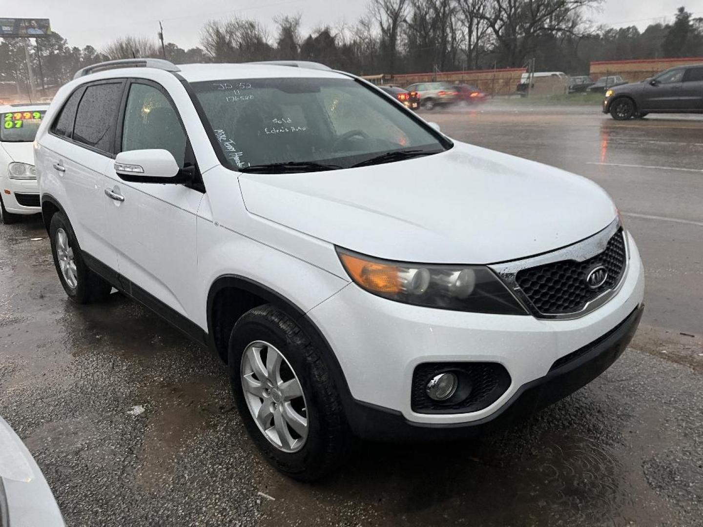 2011 WHITE KIA SORENTO LX 2WD (5XYKT3A15BG) with an 2.4L L4 DOHC 16V engine, AUTOMATIC transmission, located at 2303 West Mt. Houston, Houston, 77038, (281) 507-3956, 29.771597, -95.339569 - Photo#0