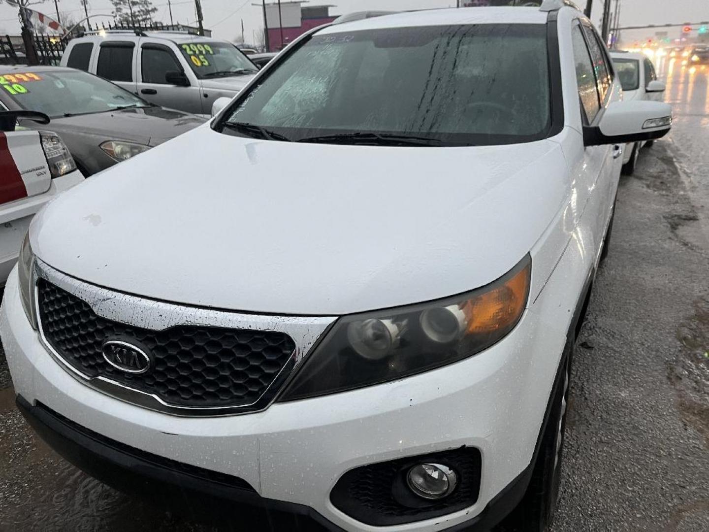 2011 WHITE KIA SORENTO LX 2WD (5XYKT3A15BG) with an 2.4L L4 DOHC 16V engine, AUTOMATIC transmission, located at 2303 West Mt. Houston, Houston, 77038, (281) 507-3956, 29.771597, -95.339569 - Photo#1