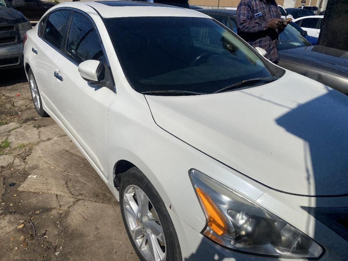 2013 WHITE NISSAN ALTIMA 2.5 S (1N4AL3AP8DC) with an 2.5L L4 DOHC 16V engine, AUTOMATIC transmission, located at 2303 West Mt. Houston, Houston, 77038, (281) 507-3956, 29.771597, -95.339569 - Photo#2