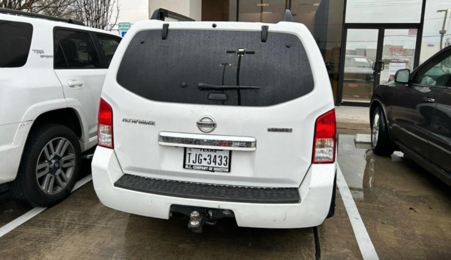 2012 WHITE NISSAN PATHFINDER LE 2WD (5N1AR1NN3CC) with an 4.0L V6 DOHC 24V engine, AUTOMATIC transmission, located at 2303 West Mt. Houston, Houston, 77038, (281) 507-3956, 29.771597, -95.339569 - Photo#2