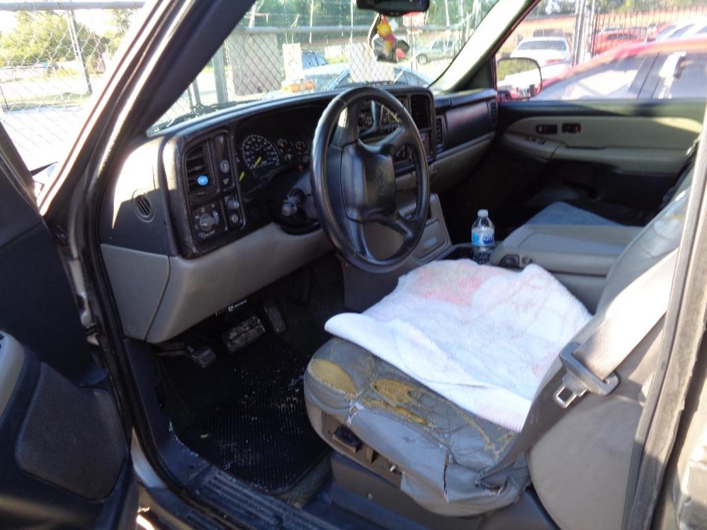 2001 TAN CHEVROLET TAHOE 2WD (1GNEC13TX1R) with an 5.3L V8 OHV 16V engine, AUTOMATIC transmission, located at 2303 West Mt. Houston, Houston, Texas, 77038, (281) 507-3956, 29.771597, -95.339569 - Photo#6