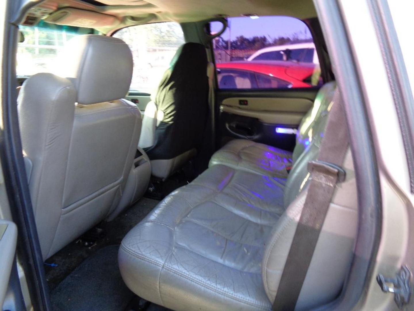 2001 TAN CHEVROLET TAHOE 2WD (1GNEC13TX1R) with an 5.3L V8 OHV 16V engine, AUTOMATIC transmission, located at 2303 West Mt. Houston, Houston, 77038, (281) 507-3956, 29.771597, -95.339569 - Photo#5