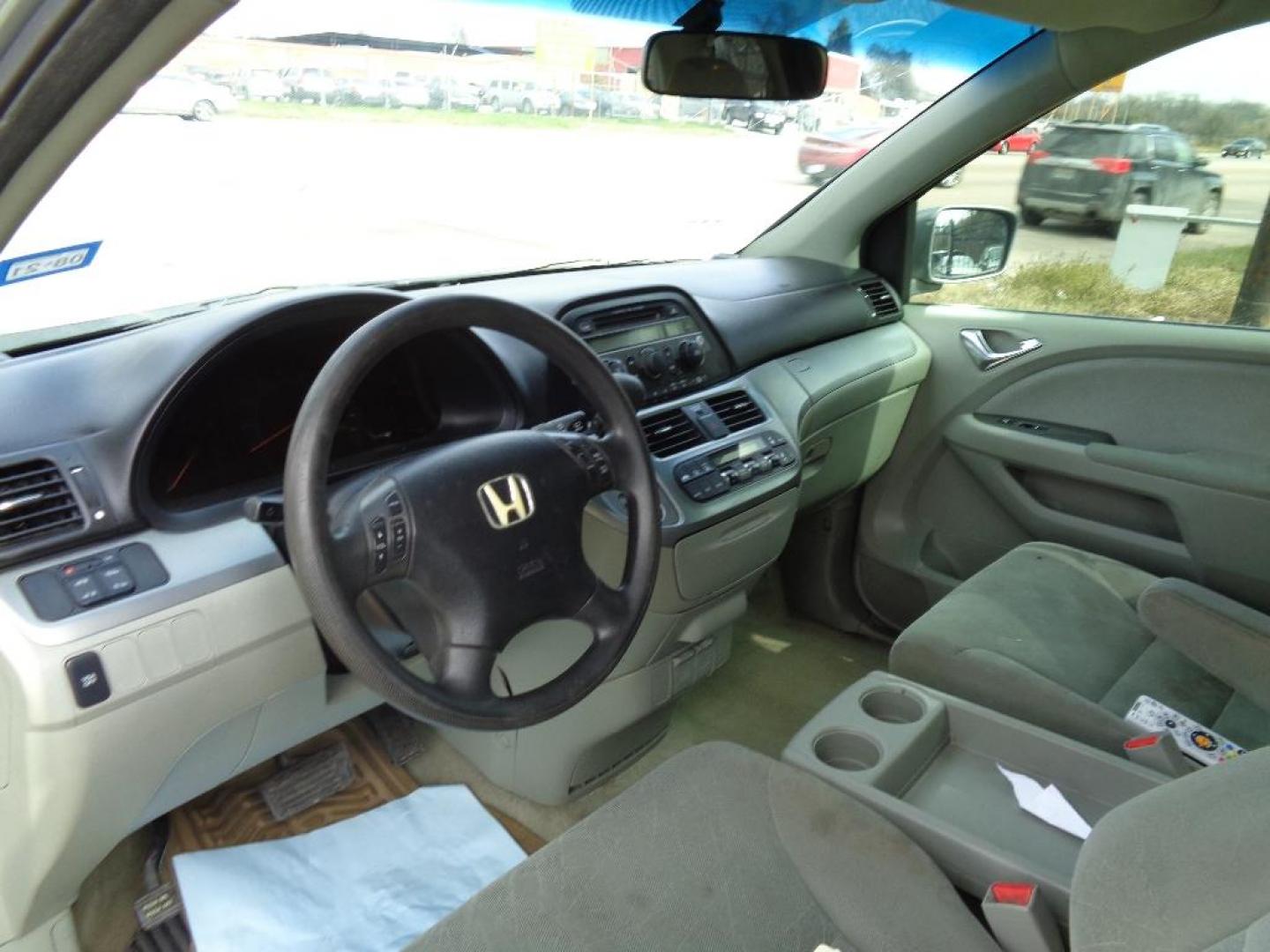 2009 SILVER HONDA ODYSSEY EX (5FNRL38419B) with an 3.5L V6 SOHC 24V engine, AUTOMATIC transmission, located at 2303 West Mt. Houston, Houston, 77038, (281) 507-3956, 29.771597, -95.339569 - Photo#3