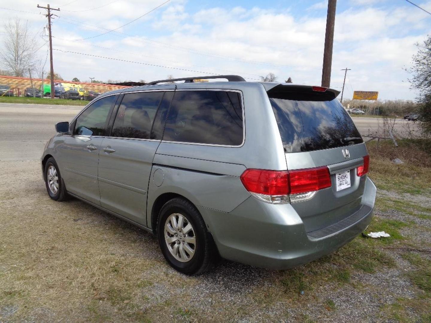 2009 SILVER HONDA ODYSSEY EX (5FNRL38419B) with an 3.5L V6 SOHC 24V engine, AUTOMATIC transmission, located at 2303 West Mt. Houston, Houston, 77038, (281) 507-3956, 29.771597, -95.339569 - Photo#1