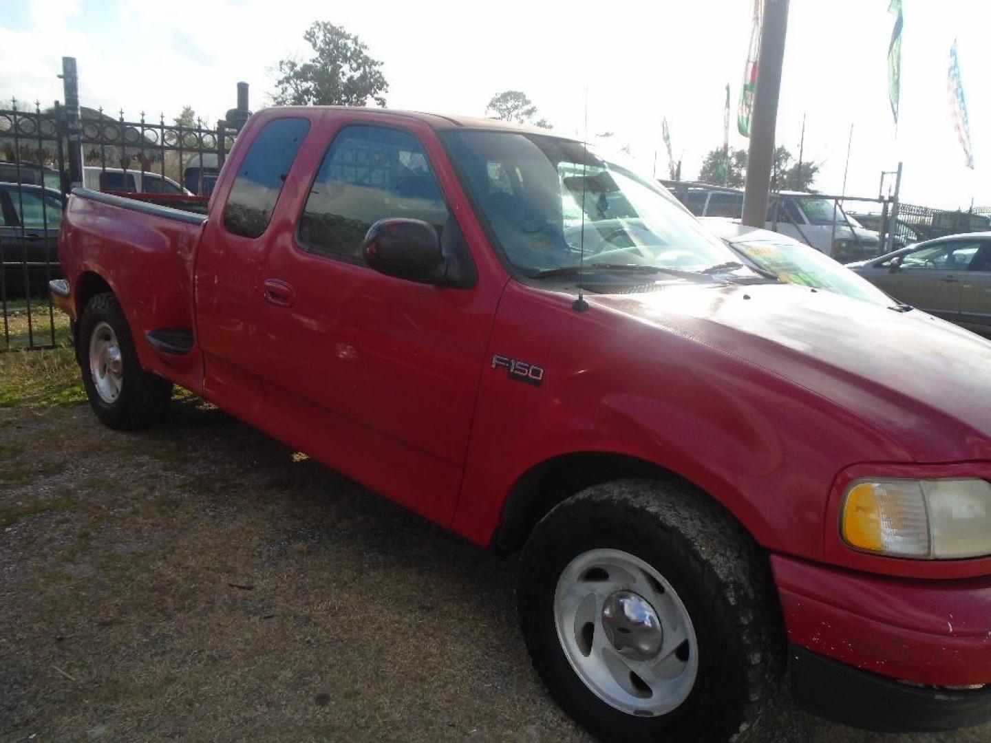 2000 RED FORD F-150 XL SuperCab Flareside 2WD (1FTZX0724YK) with an 4.2L V6 OHV 12V engine, AUTOMATIC transmission, located at 2303 West Mt. Houston, Houston, 77038, (281) 507-3956, 29.771597, -95.339569 - Photo#1