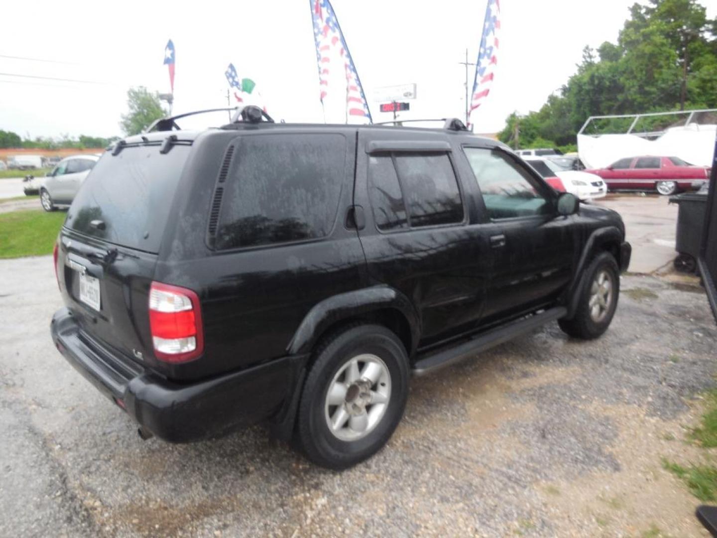 2001 BLACK NISSAN PATHFINDER SE 2WD (JN8DR09X21W) with an 3.5L V6 DOHC 24V engine, AUTOMATIC transmission, located at 2303 West Mt. Houston, Houston, 77038, (281) 507-3956, 29.771597, -95.339569 - Photo#2